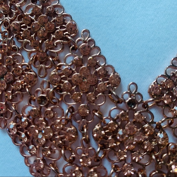 🎀FREE W/75$ PURCHASE Rose Gold Statement Necklace - Picture 4 of 4